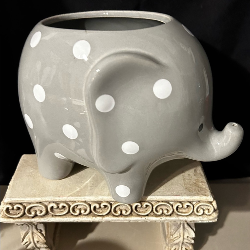Ceramic Teleflora Polka-Dot Elephant planter. 🐘 5.5”